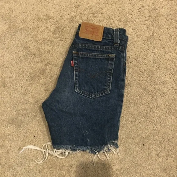 Vintage Mid thigh Levi 501 Cutoff Shorts size 23 - Picture 2 of 4